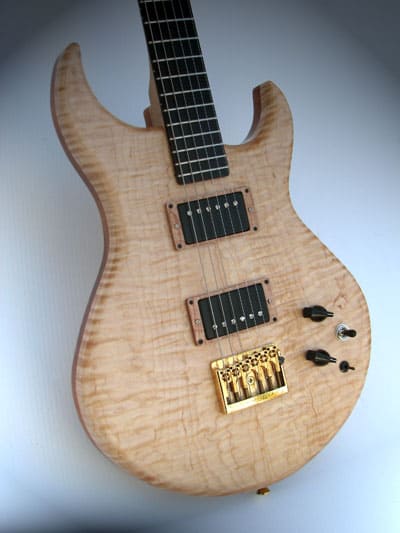Hybrid AAE body